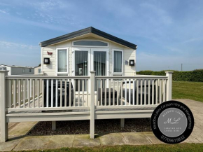 Meadow Lakes 76 - sleeps 6 with a bath - Golden Palm Resort - Meadow Lakes Caravan & Lodge Hire